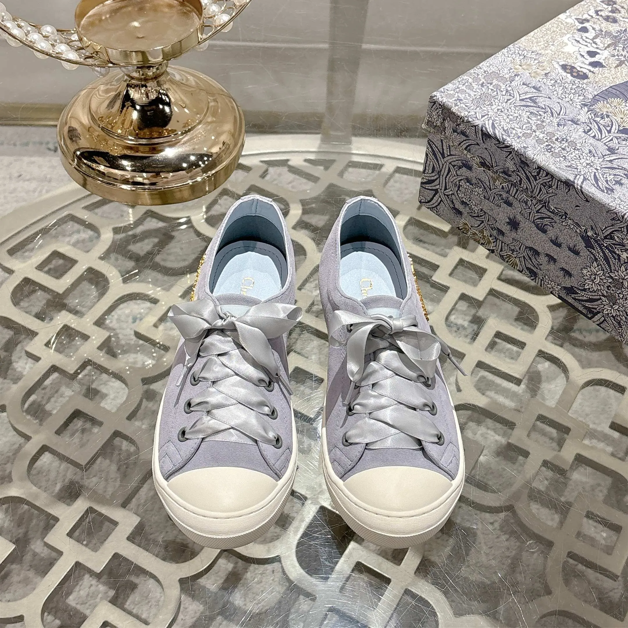 👟👟Ex-factory price 440👟👟 Dior ballet-style casual shoes, the same style as celebrities, satin fabric, breathable mesh lining, sheepskin for feet, wear-resistant rubber sole, size 35-40.